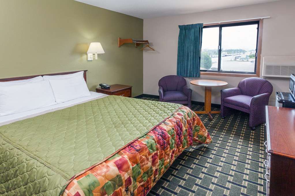Super 8 By Wyndham Michigan City Room photo